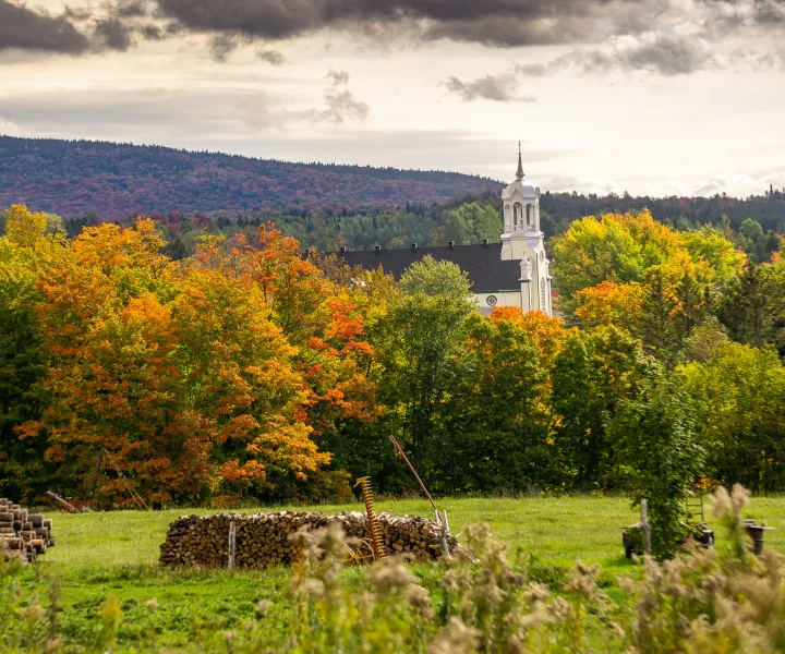 Église vue de loin